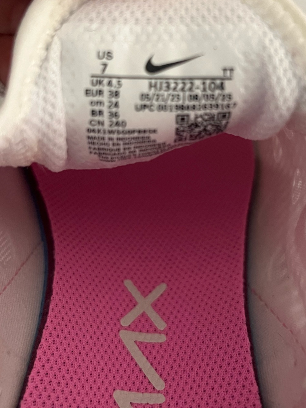 Nike Women's Air Max 270 Shoes size W7 - Picture 2 of 4